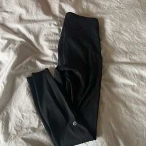 Lulu fast and free legging size 8 hits right above ankle